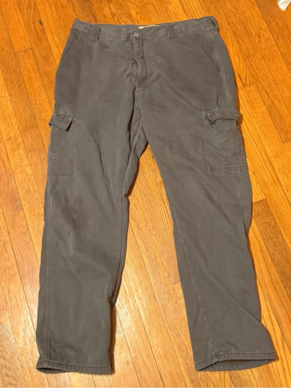 Wrangler Men's Cargo Pants in Charcoal Gray